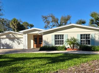 555 Camelia Ln, Vero Beach, FL 32963