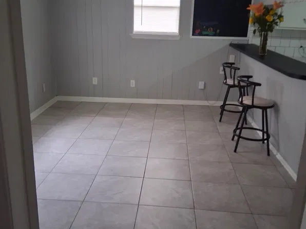 210 Garrett St #B, Conroe, TX 77301