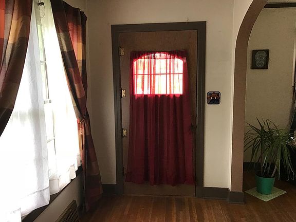 2nd image of 600 E Clay St