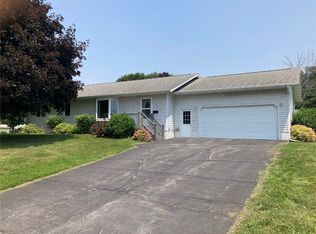 202 S 9th Ave, Vinton, IA 52349