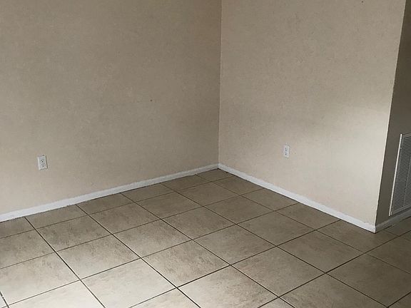 4th image of 335 McCaughan Ave APT A