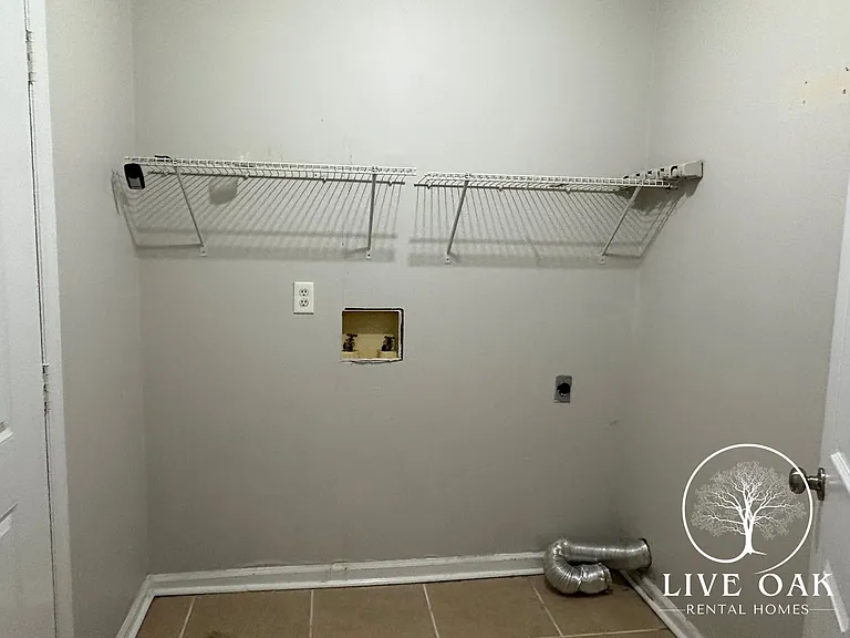 617 Slade St — Photo 3