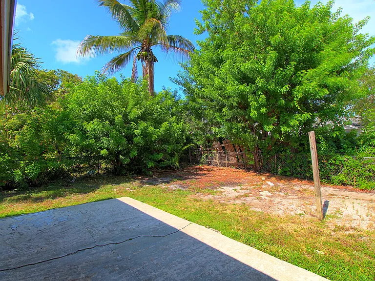 1045 Miami Blvd #A — Photo 21