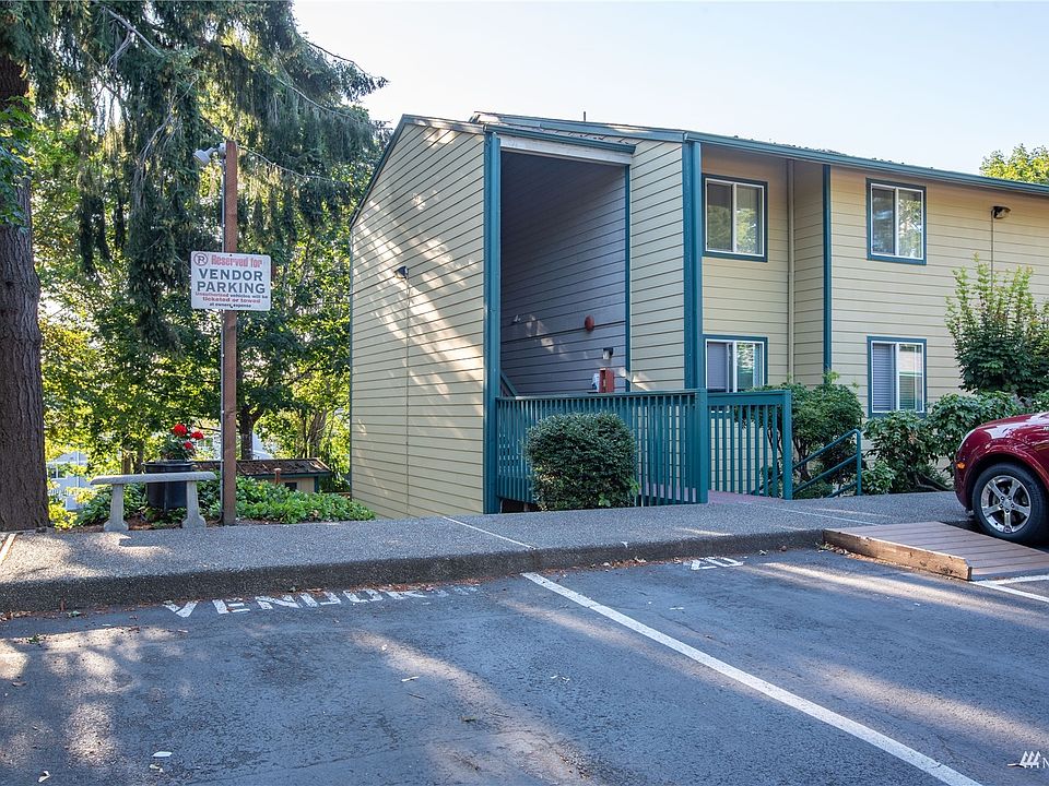 Condo is on the end, located on the bottom floor. >