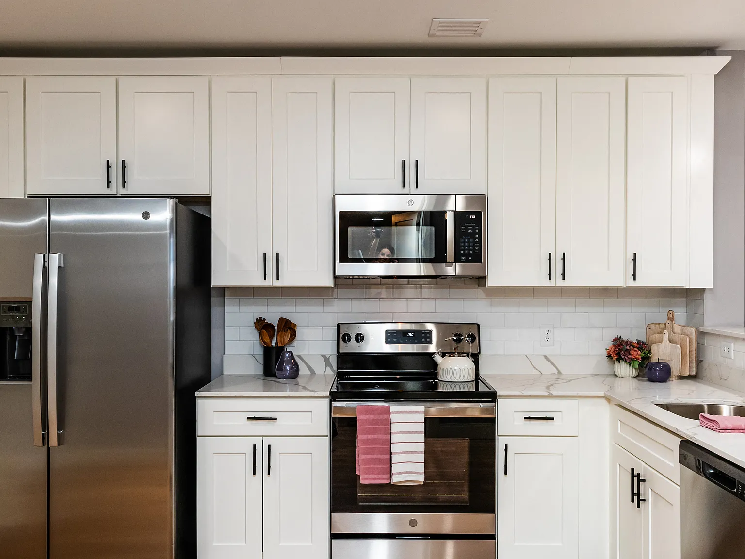 The Residence at 1000 Elm — Photo 4