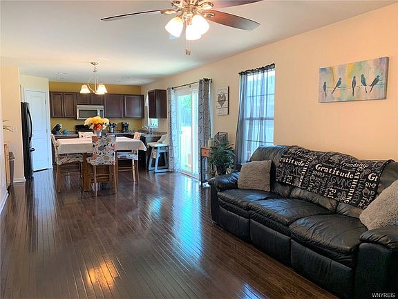 4th image of 20 Scooter Ln