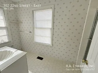 302 22nd St E #EAST — Photo 8