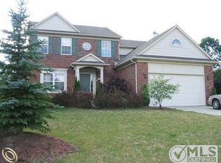 992 Bolinger St, Rochester Hills, MI 48307