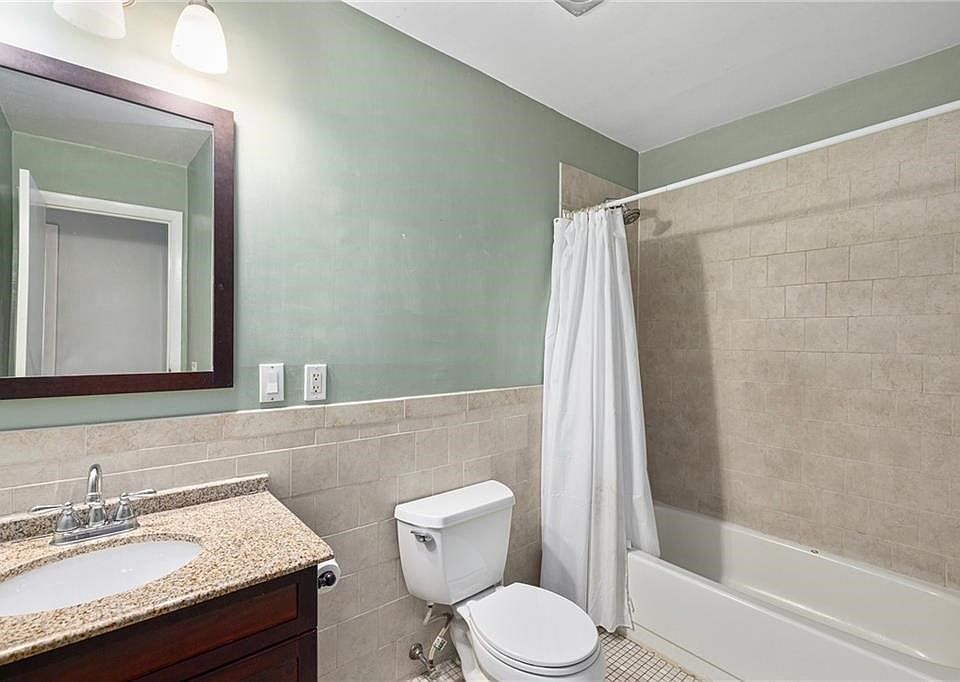 1st image of 750 Quaker Ln Unit B304