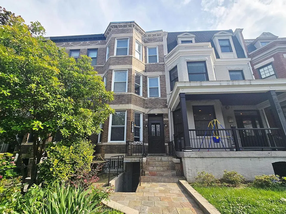 1228 Fairmont St NW