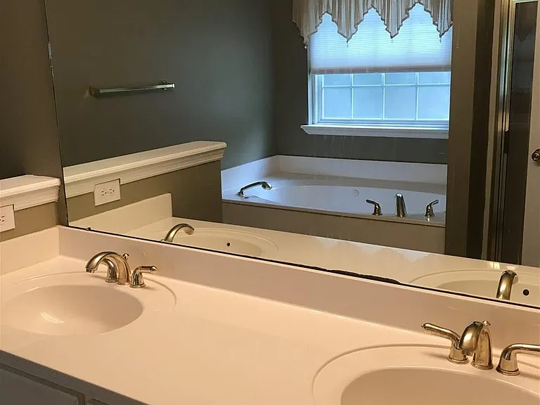 110 Bridgeway Ln — Photo 13