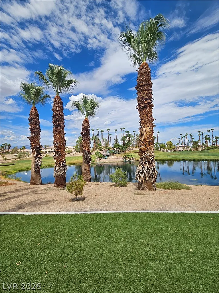 3 bed, 3.0 bath, 2667 sqft, $3,050 — Photo 3