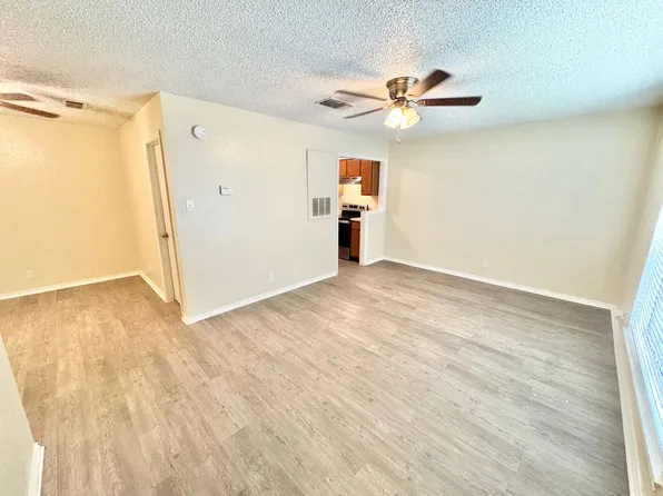 Chestnut Place Apartments, 918 W Chestnut St APT 206, Denton, TX 76201