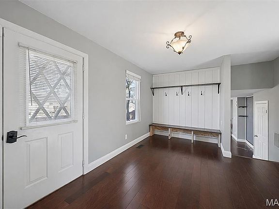3rd image of 53 Lois Ln