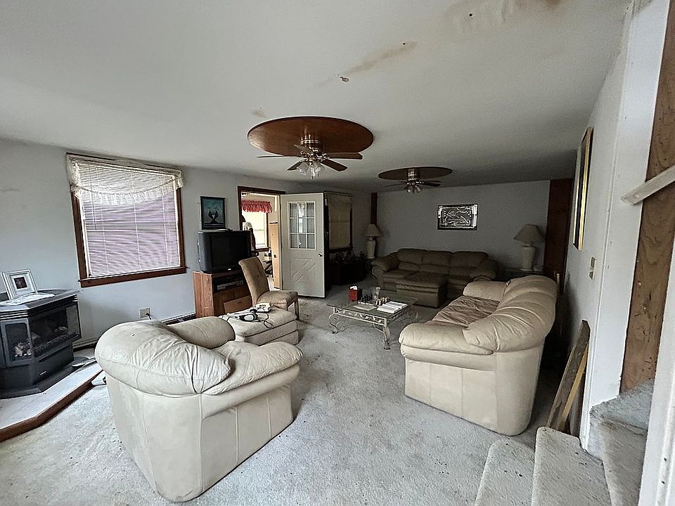 1st image of 137 Lovers Ln