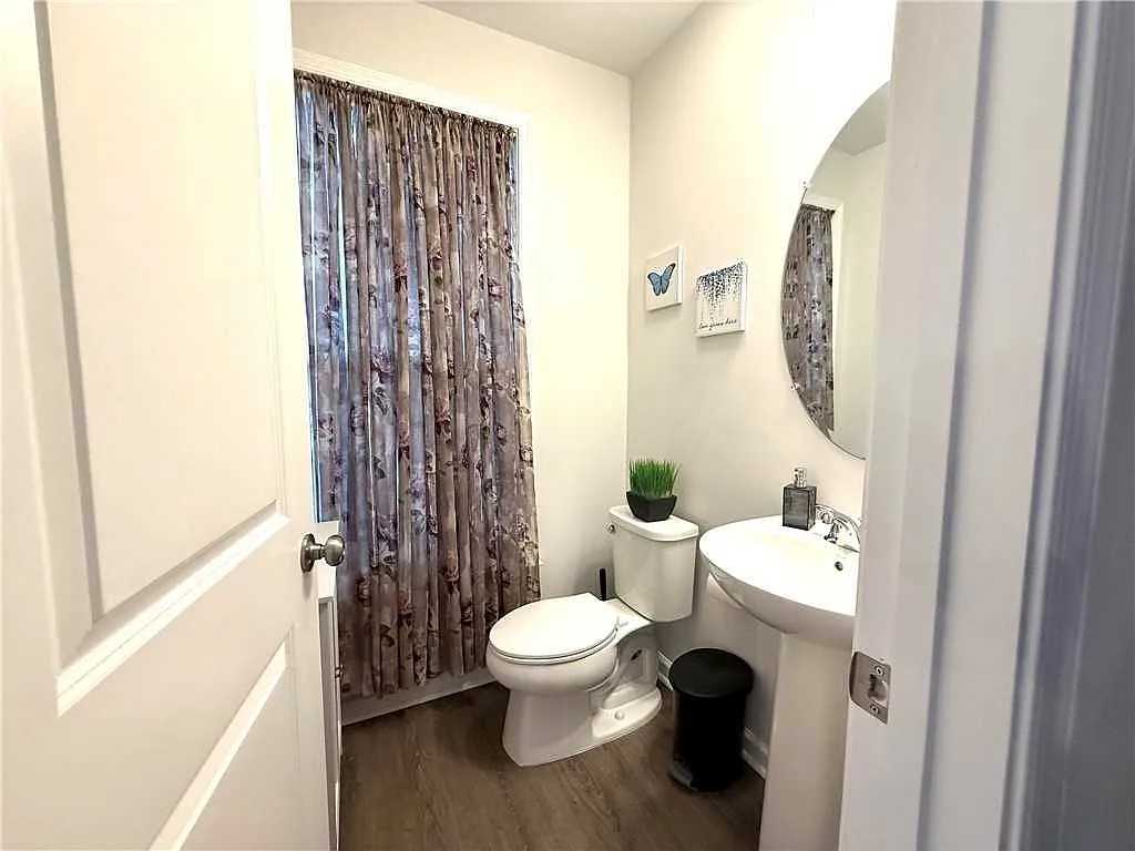 3 bed, 2165 sqft, $2,650 — Photo 3