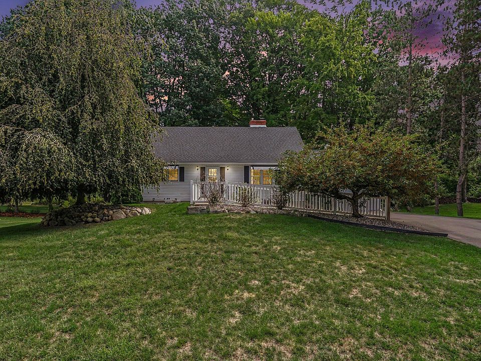 1st image of 926 Club View Dr