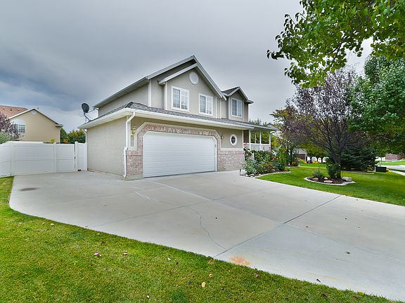 3rd image of 6471 S Mount Hood Dr