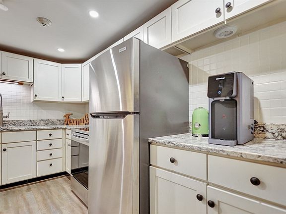 3rd image of 1401 Great Pond Rd APT 6