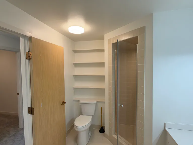 Chelsea Condos — Photo 66
