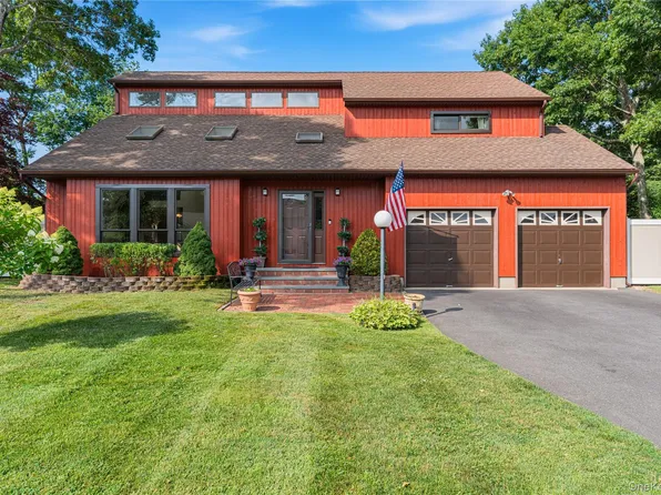 20 Debragga Avenue, East Moriches, NY 11940