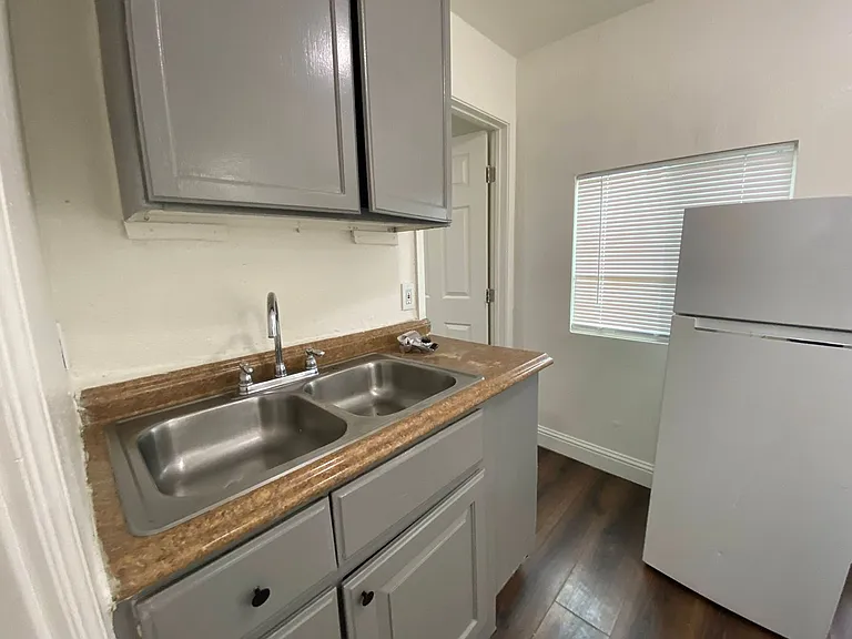 462 Delhi Ave #3 — Photo 6