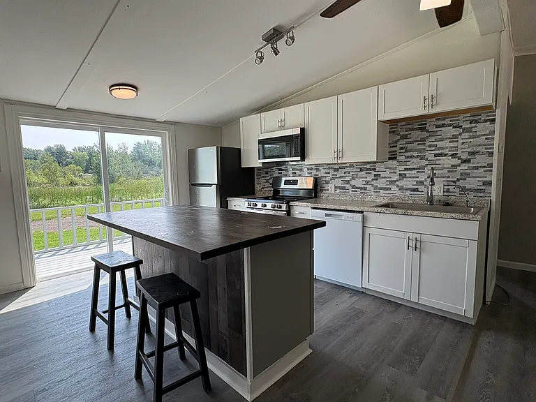324 S Meridian Rd — Photo 1