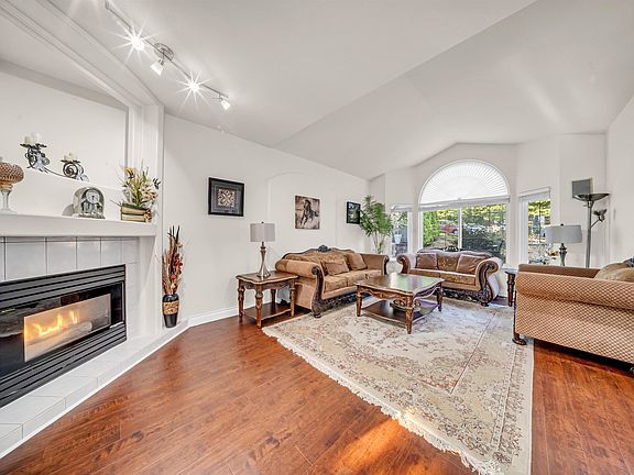 5th image of 10442 Tamarack Cres