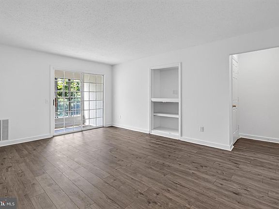3rd image of 128 Fort Evans Rd SE APT C