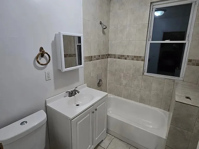43 Treacy Ave #1L — Photo 7