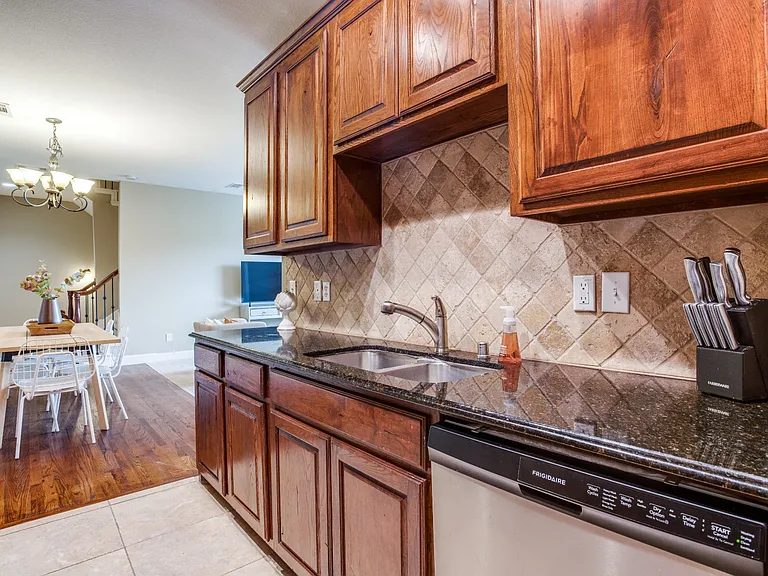 1309 Halcyon Pl — Photo 9