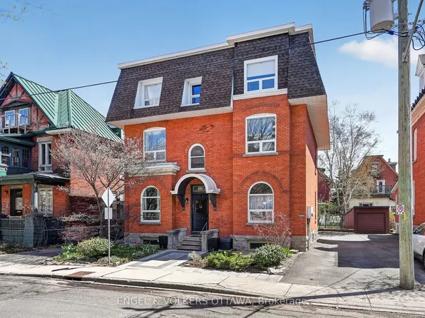 120 Lewis St #2, Ottawa, ON K2P 0S7