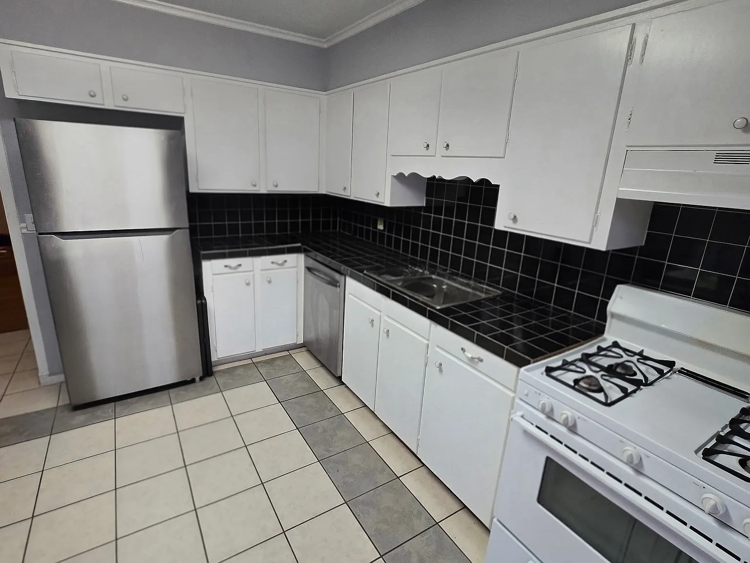 3 bed, 1218 sqft, $1,550 — Photo 2