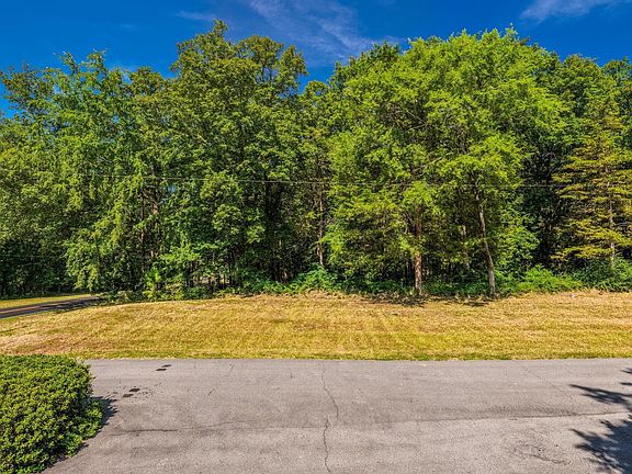 5th image of 32 W Park Dr