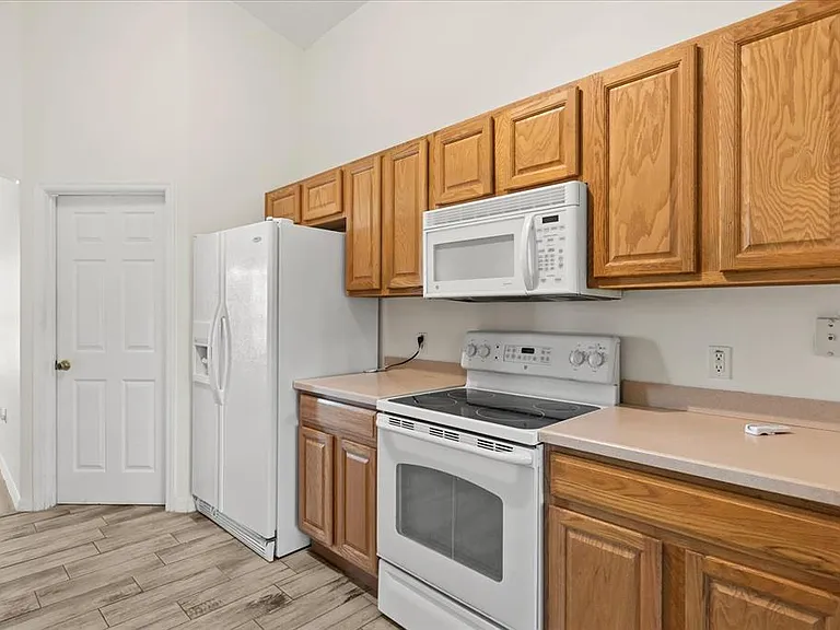 410 Central Mariners Dr — Photo 15