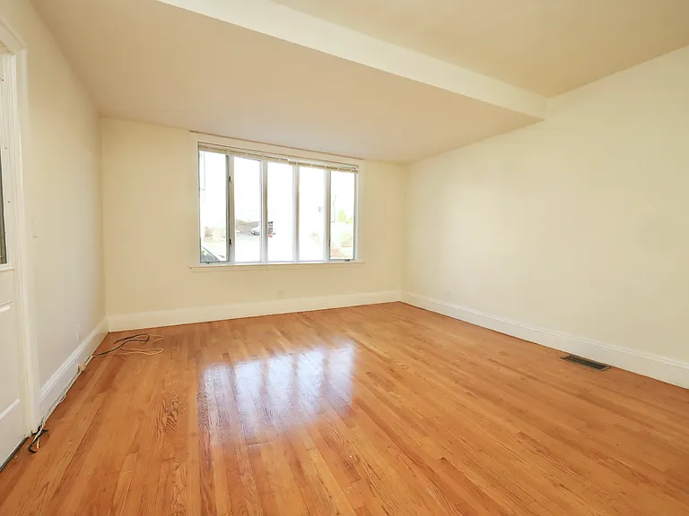 488 Pleasant St #1 — Photo 14