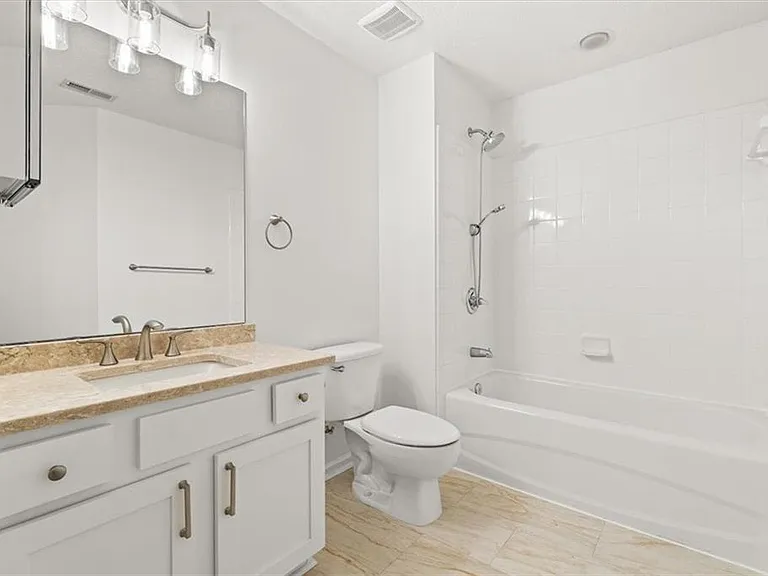 1305 Village Ln — Photo 22