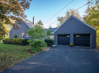 215 N Bobolink Dr, Brookfield, WI 53005