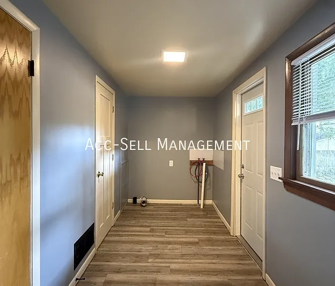 747 7th St NW — Photo 9