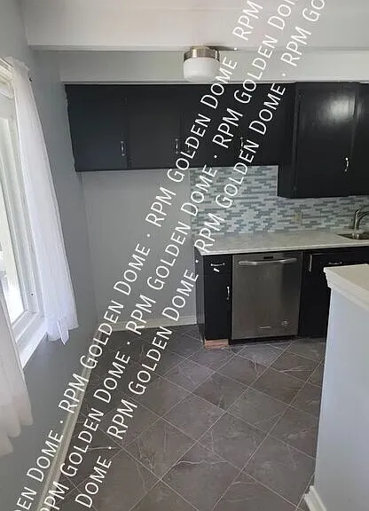 1701 Poplar St #B — Photo 14