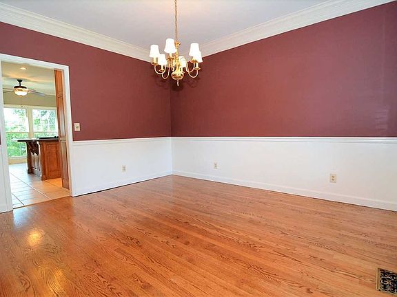 3rd image of 3488 Pineridge Dr