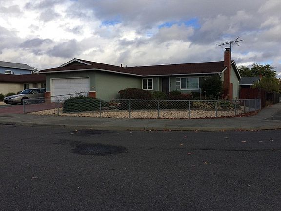 4th image of 402 Lucina St