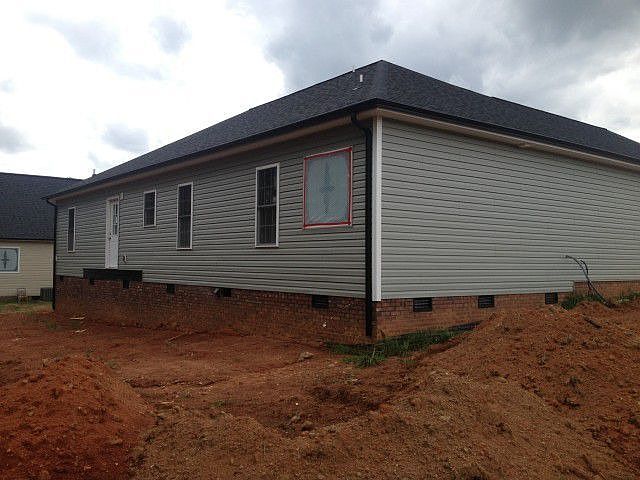 1st image of 601 E Carpenter St