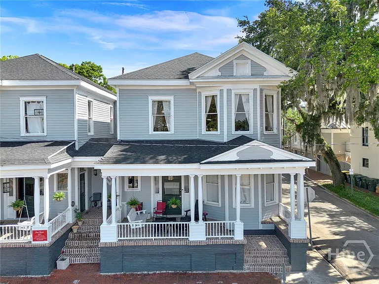 114 W Waldburg St — Photo 2