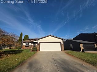 1455 Spruce Dr, Commerce Township, MI 48390