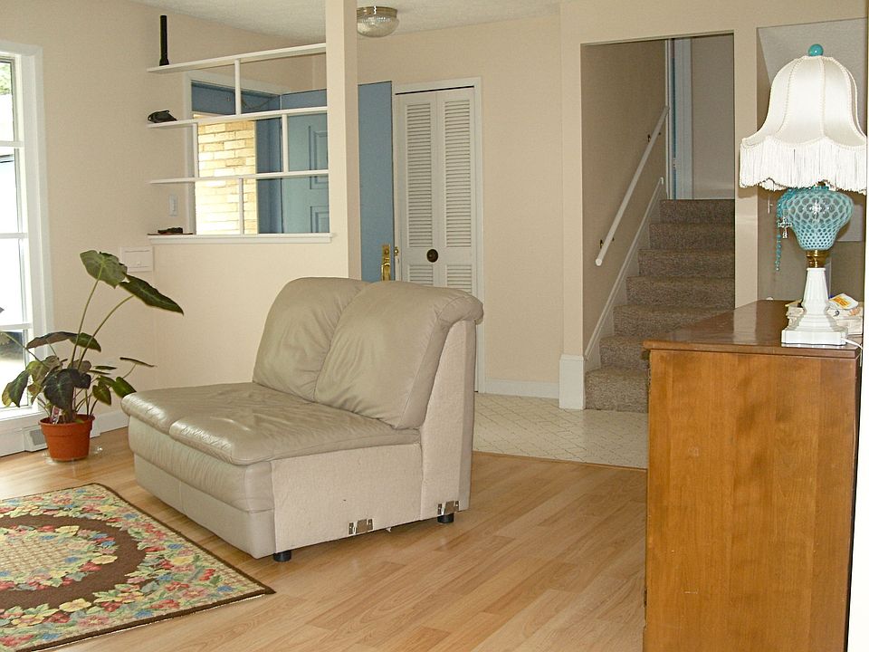 Entrance Living Room