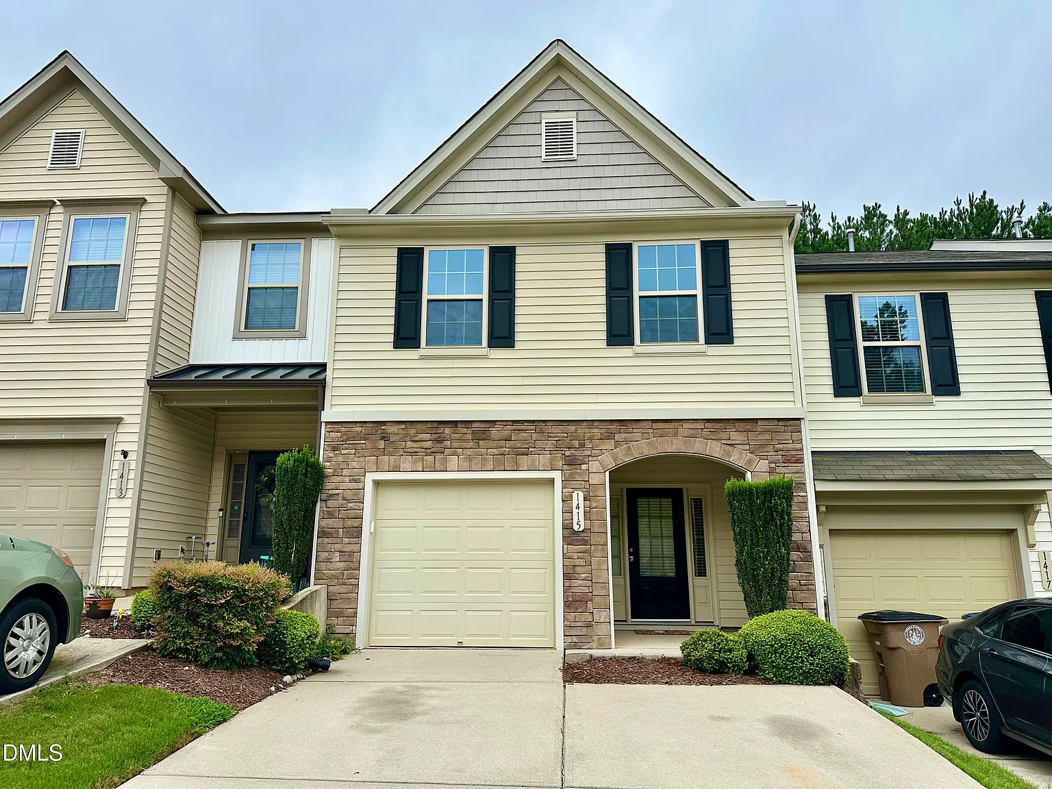 3 bed, 2.5 bath, 1684 sqft, $1,795 — Photo 1