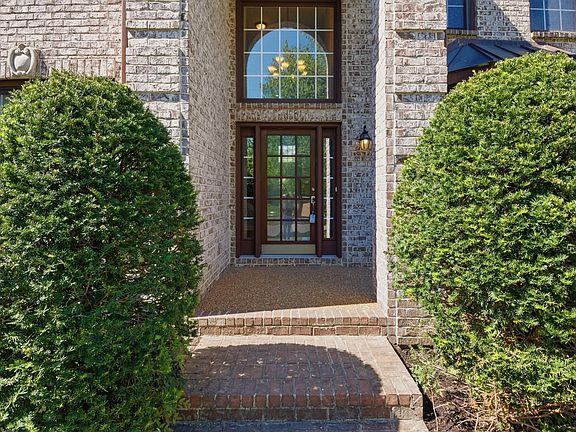 4th image of 491 Beauchamp Cir
