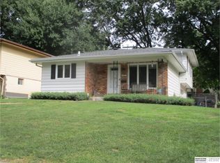 7052 Nicholas Cir, Omaha, NE 68132