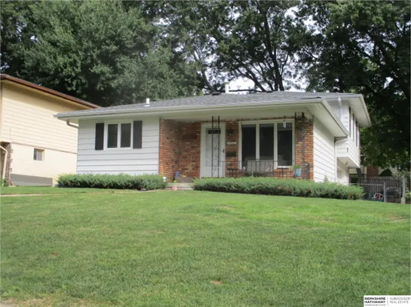 7052 Nicholas Cir, Omaha, NE 68132